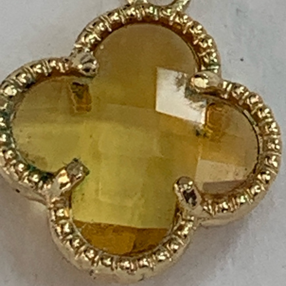 Real Citrine Gold Tone Quatrefoil Clover Pendant with Citrine Faceted Stone - Picture 3 of 9